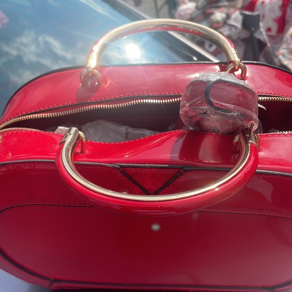 Red bag - Picture 2 of 2